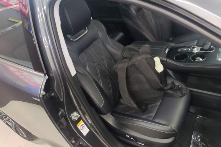 Used CHANGAN UNI-K 2024 2.0T Two-Wheel Drive Global Edition Right Front Seat