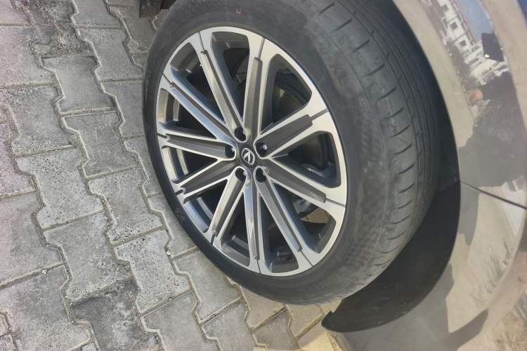 Used CHANGAN UNI-K 2024 2.0T Two-Wheel Drive Global Edition Right Front Wheel Hub