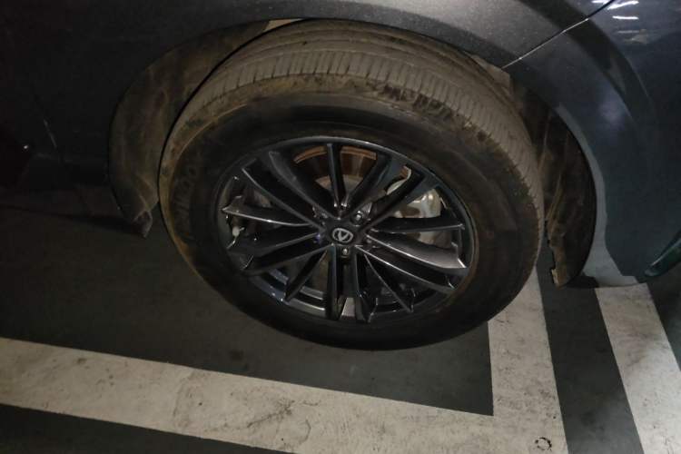Used CHANGAN UNI-K 2024 2.0T Two-Wheel Drive YueShang Trim Right Front Wheel Hub