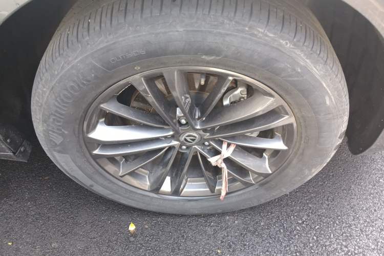 Used CHANGAN UNI-K 2024 2.0T Two-Wheel Drive YueShang Trim Right Front Wheel Hub