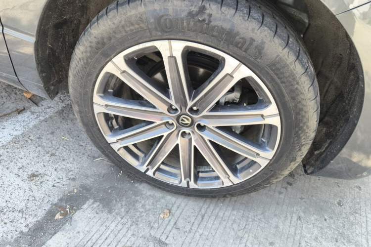 Used CHANGAN UNI-K 2024 2.0T Two-Wheel Drive Global Edition Right Front Wheel Hub