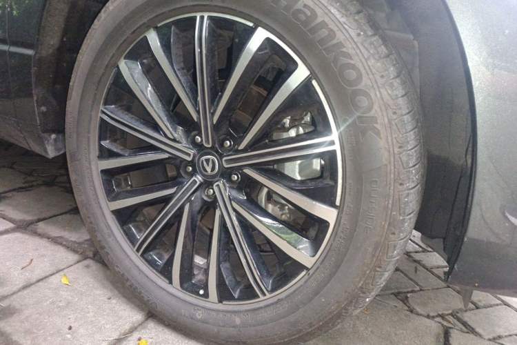 Used CHANGAN UNI-K 2024 2.0T Two-Wheel Drive Enjoyment Version Right Front Wheel Hub