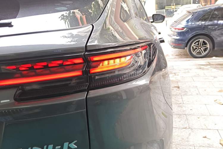 Used CHANGAN UNI-K 2024 2.0T Two-Wheel Drive Global Edition Right Rear Taillight