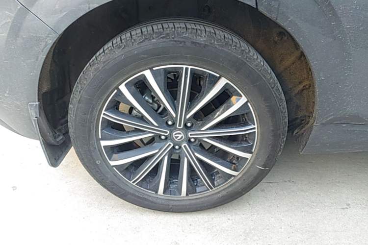 Used CHANGAN UNI-K 2024 2.0T Two-Wheel Drive Enjoyment Version Right Rear Wheel Hub