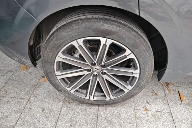 Used CHANGAN UNI-K 2024 2.0T Two-Wheel Drive Global Edition Right Rear Wheel Hub