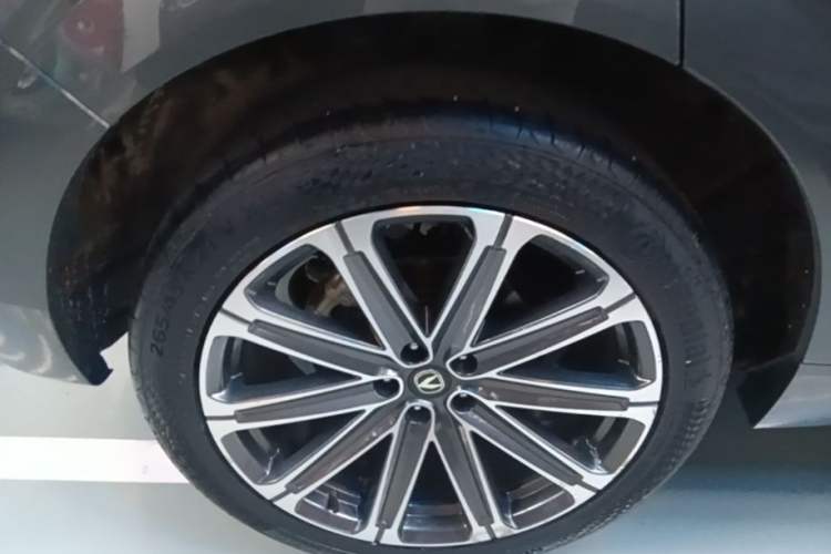 Used CHANGAN UNI-K 2024 2.0T Two-Wheel Drive Global Edition Right Rear Wheel Hub