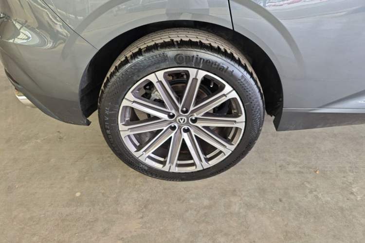 Used CHANGAN UNI-K 2024 2.0T Two-Wheel Drive Global Edition Right Rear Wheel Hub