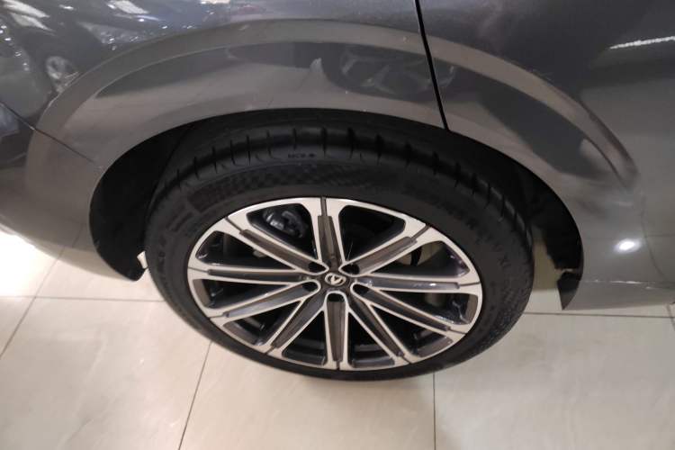 Used CHANGAN UNI-K 2024 2.0T Two-Wheel Drive Global Edition Right Rear Wheel Hub