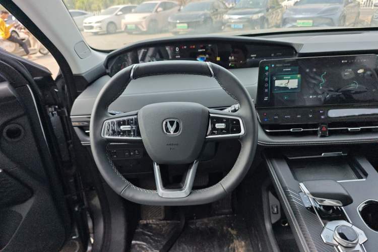 Used CHANGAN UNI-K 2024 2.0T Two-Wheel Drive YueShang Trim Steering Wheel