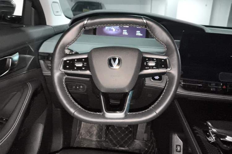 Used CHANGAN UNI-K 2024 2.0T Two-Wheel Drive YueShang Trim Steering Wheel