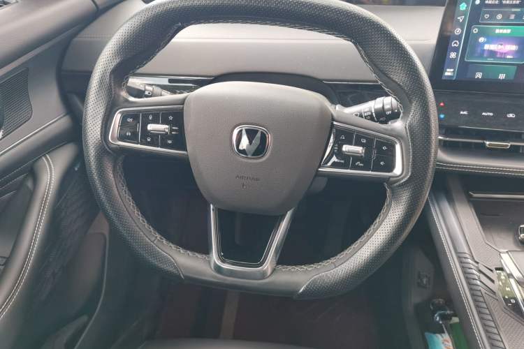 Used CHANGAN UNI-K 2024 2.0T Two-Wheel Drive YueShang Trim Steering Wheel