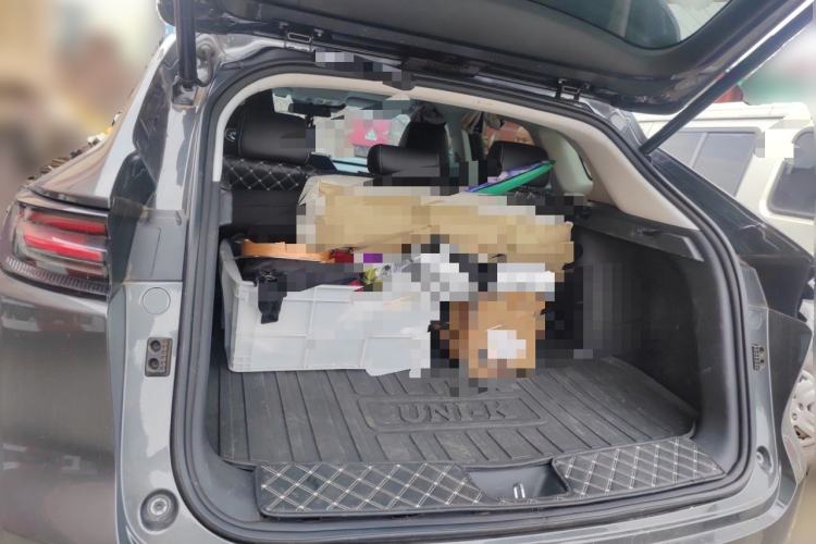 Used CHANGAN UNI-K 2024 2.0T Two-Wheel Drive YueShang Trim Trunk