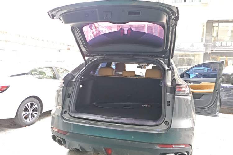 Used CHANGAN UNI-K 2024 2.0T Two-Wheel Drive Global Edition Trunk