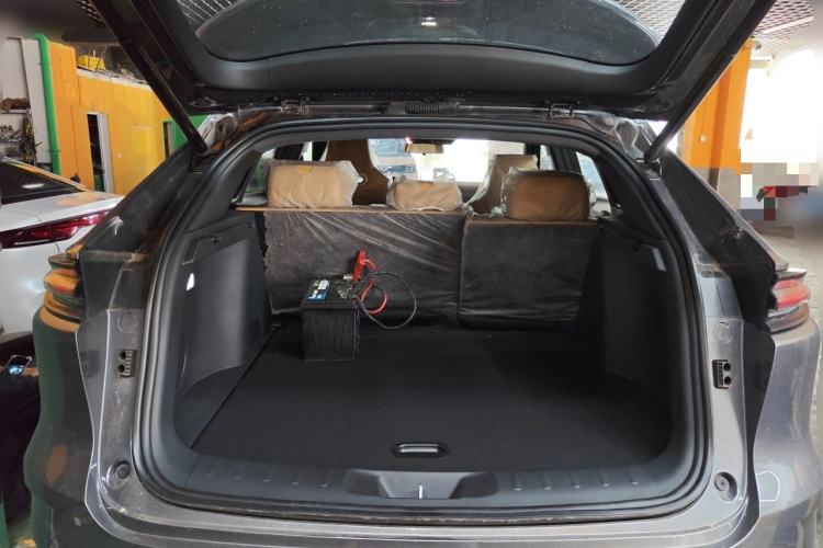 Used CHANGAN UNI-K 2024 2.0T Two-Wheel Drive Global Edition Trunk