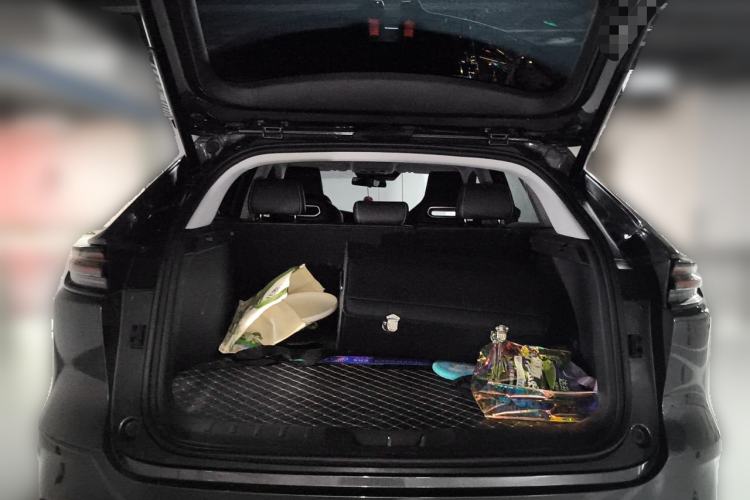 Used CHANGAN UNI-K 2024 2.0T Two-Wheel Drive YueShang Trim Trunk