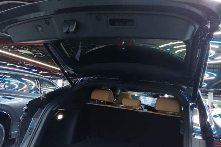 Used CHANGAN UNI-K 2024 2.0T Two-Wheel Drive Global Edition Trunk