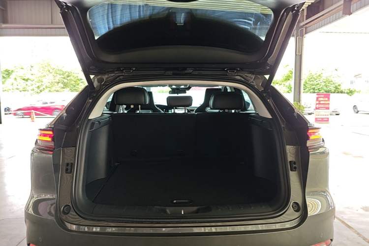 Used CHANGAN UNI-K 2024 2.0T Two-Wheel Drive Global Edition Trunk