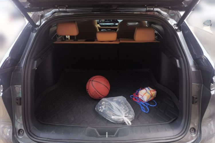 Used CHANGAN UNI-K 2024 2.0T Two-Wheel Drive Enjoyment Version Trunk