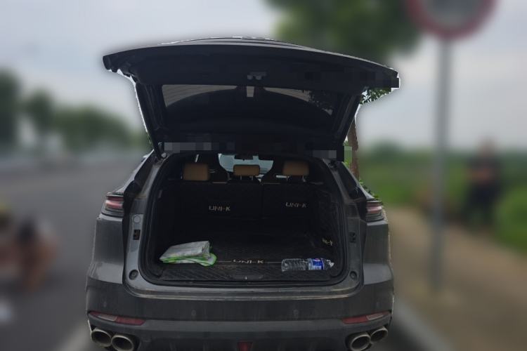 Used CHANGAN UNI-K 2024 2.0T Two-Wheel Drive YueShang Trim Trunk