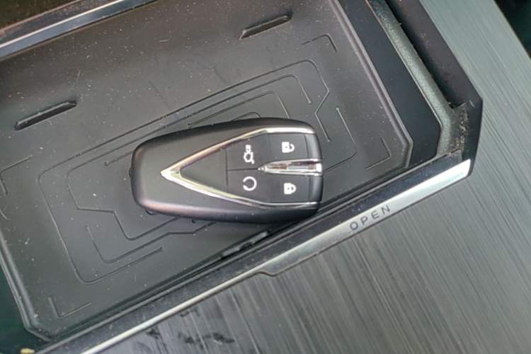 Used CHANGAN UNI-K 2024 2.0T Two-Wheel Drive Enjoyment Version Vehicle Key