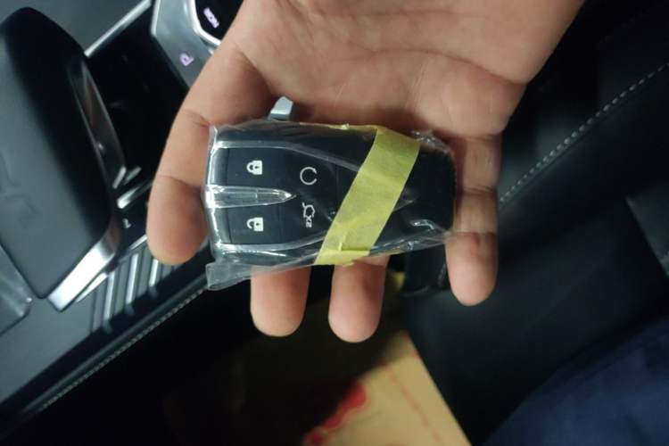 Used CHANGAN UNI-K 2024 2.0T Two-Wheel Drive Global Edition Vehicle Key
