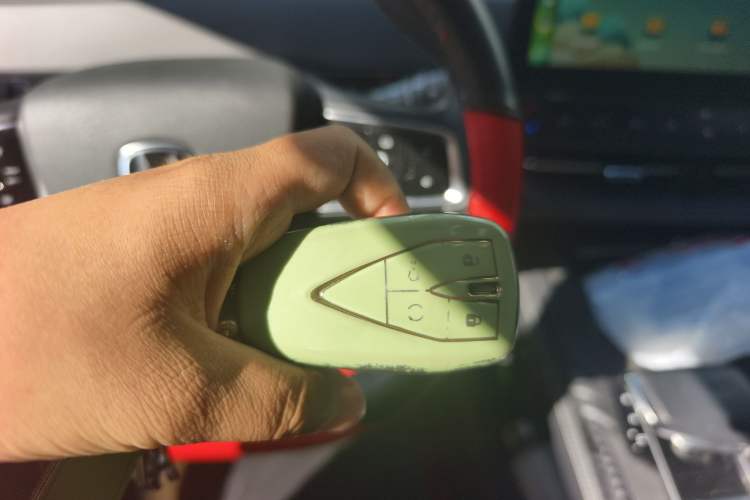 Used CHANGAN UNI-K 2024 2.0T Two-Wheel Drive Global Edition Vehicle Key
