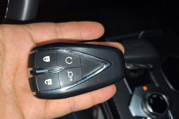 Used CHANGAN UNI-K 2024 2.0T Two-Wheel Drive YueShang Trim Vehicle Key