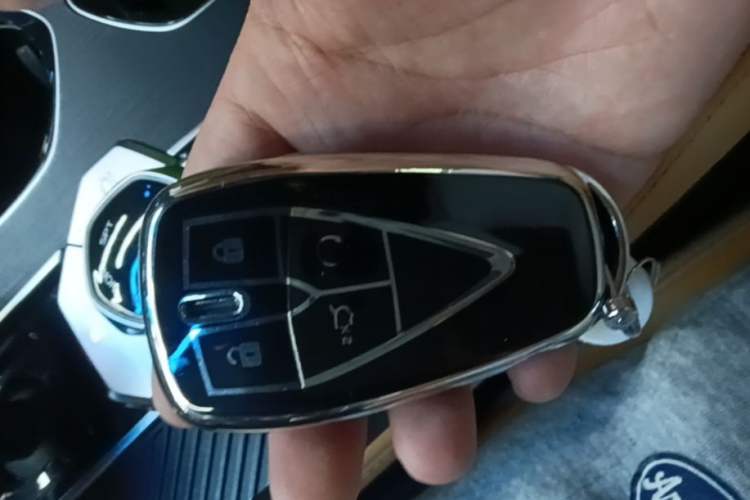 Used CHANGAN UNI-K 2024 2.0T Two-Wheel Drive Global Edition Vehicle Key