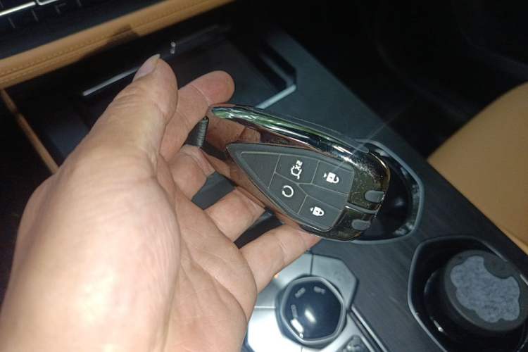 Used CHANGAN UNI-K 2024 2.0T Two-Wheel Drive Enjoyment Version Vehicle Key
