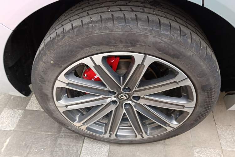 Used CHANGAN UNI-K 2024 2.0T Two-Wheel Drive Global Edition Exterior 8