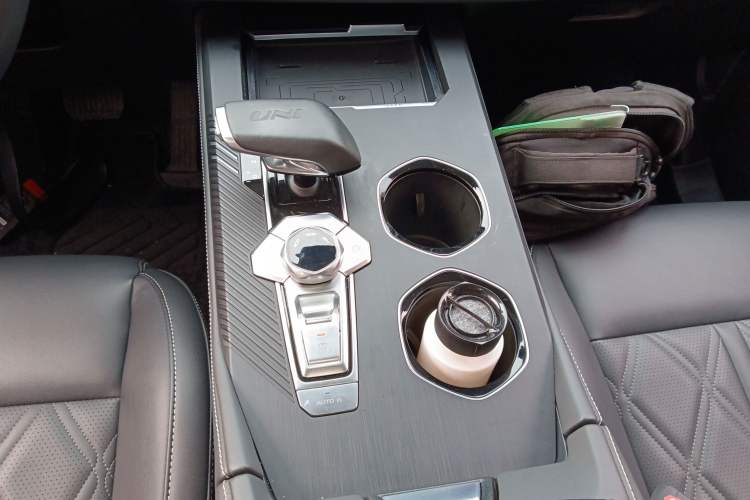 Used CHANGAN UNI-K 2024 2.0T Two-Wheel Drive Global Edition Gear Lever