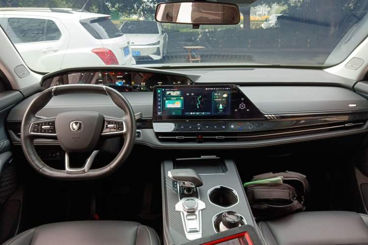 Used CHANGAN UNI-K 2024 2.0T Two-Wheel Drive Global Edition Interior 2