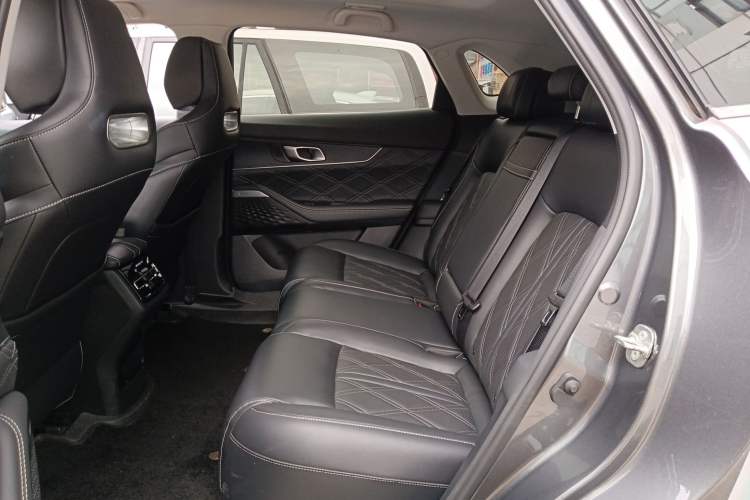 Used CHANGAN UNI-K 2024 2.0T Two-Wheel Drive Global Edition Interior 4