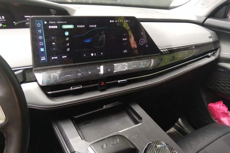 Used CHANGAN UNI-K 2024 2.0T Two-Wheel Drive YueShang Trim Audio And AC Panel