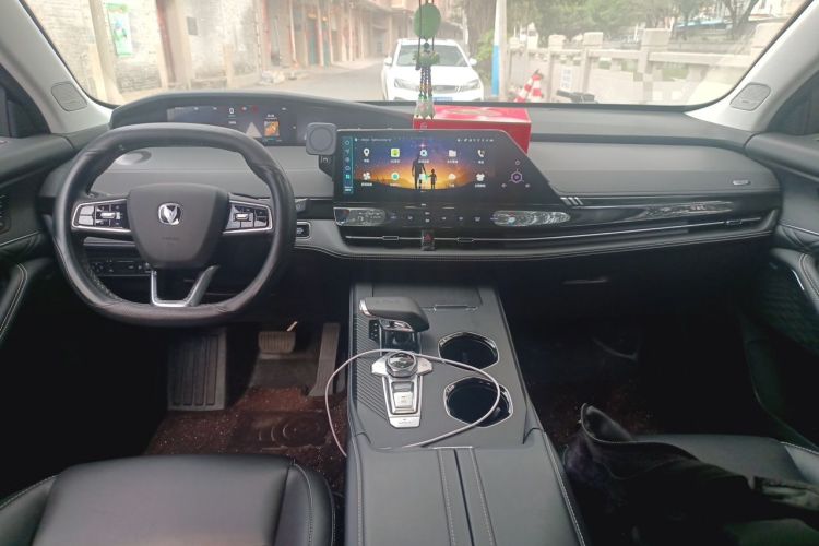 Used CHANGAN UNI-K 2024 2.0T Two-Wheel Drive Global Edition Center Console