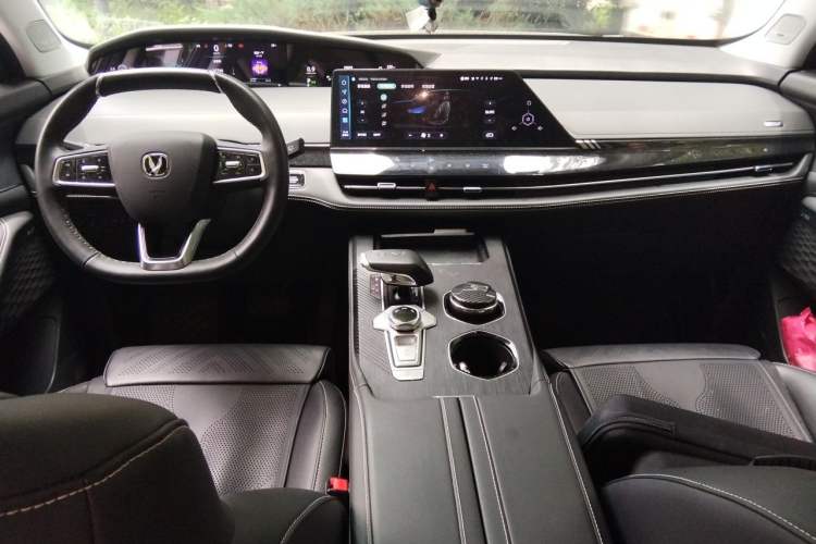 Used CHANGAN UNI-K 2024 2.0T Two-Wheel Drive YueShang Trim Center Console