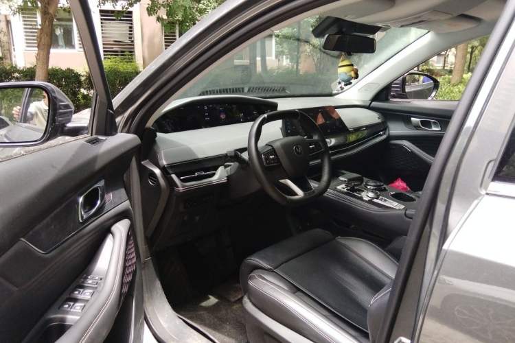 Used CHANGAN UNI-K 2024 2.0T Two-Wheel Drive YueShang Trim Driver Seat