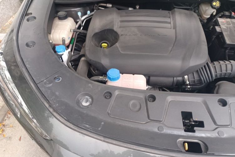 Used CHANGAN UNI-K 2024 2.0T Two-Wheel Drive Global Edition Engine Bay Right