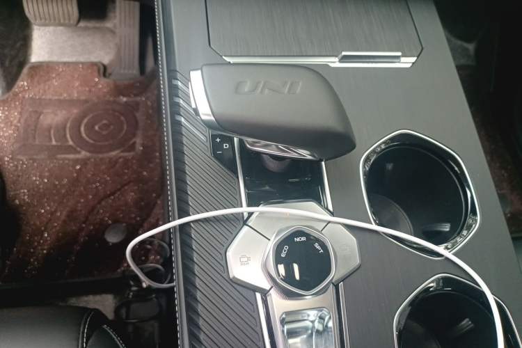 Used CHANGAN UNI-K 2024 2.0T Two-Wheel Drive Global Edition Gear Lever