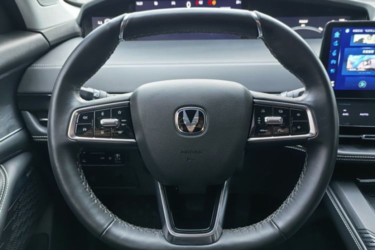 Used CHANGAN UNI-K 2024 2.0T Two-Wheel Drive YueShang Trim Steering Wheel