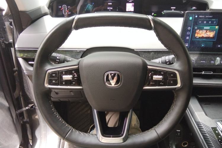 Used CHANGAN UNI-K 2024 2.0T Two-Wheel Drive YueShang Trim Steering Wheel