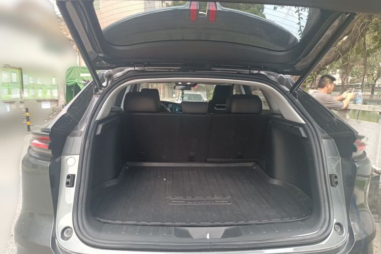 Used CHANGAN UNI-K 2024 2.0T Two-Wheel Drive Global Edition Trunk