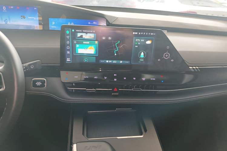 Used CHANGAN UNI-K 2024 2.0T Two-Wheel Drive Global Edition Audio And AC Panel