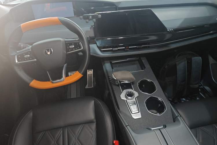 Used CHANGAN UNI-K 2024 2.0T Two-Wheel Drive Global Edition Audio And AC Panel