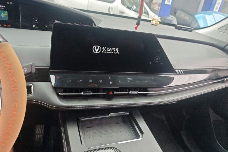 Used CHANGAN UNI-K 2024 2.0T Two-Wheel Drive Enjoyment Version Audio And AC Panel