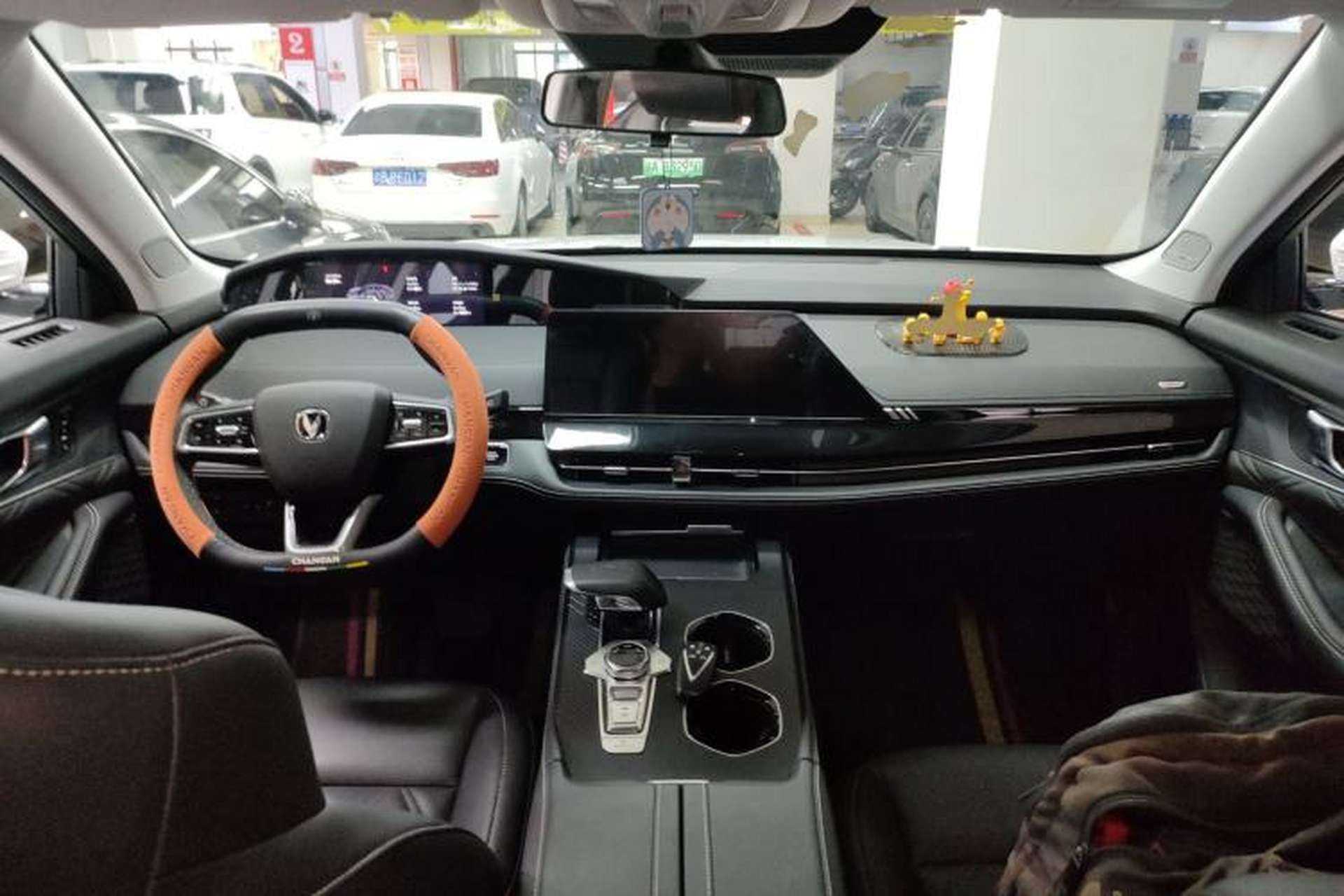 Used CHANGAN UNI-K 2024 2.0T Two-Wheel Drive Global Edition Center Console