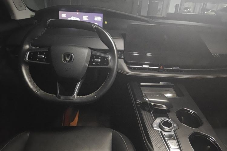 Used CHANGAN UNI-K 2024 2.0T Two-Wheel Drive Global Edition Center Console