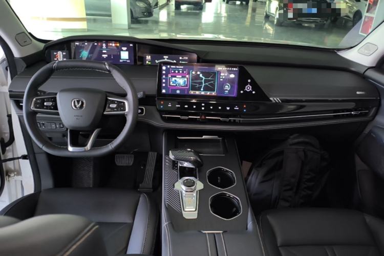 Used CHANGAN UNI-K 2024 2.0T Two-Wheel Drive YueShang Trim Center Console