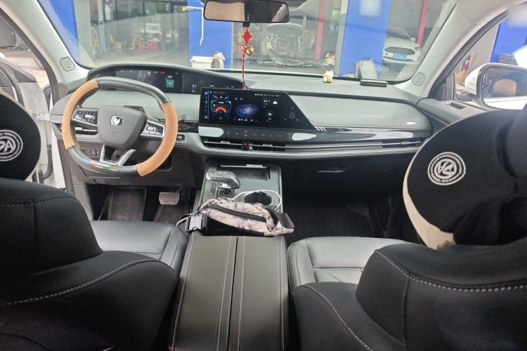 Used CHANGAN UNI-K 2024 2.0T Two-Wheel Drive Enjoyment Version Center Console