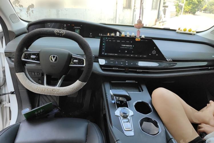 Used CHANGAN UNI-K 2024 2.0T Two-Wheel Drive YueShang Trim Center Console